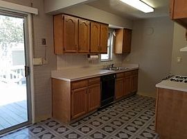  601 Timothy Ln, Cleveland, Oh 44109 3 Beds 2 Baths 988 Sqft in Cleveland, OH (Photo 8 of 11)