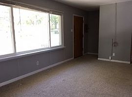  110 Florisota Dr, Florissant, Mo 63031 2 Beds 2 Baths 912 Sqft in Florissant, MO (Photo 3 of 8)