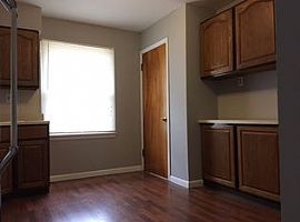  110 Florisota Dr, Florissant, Mo 63031 2 Beds 2 Baths 912 Sqft in Florissant, MO (Photo 4 of 8)