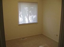  5 Metroview Ct, Ann Arbor, Mi 48108 3 Beds 1 Bath 864 Sqft in Ann Arbor, MI (Photo 2 of 8)