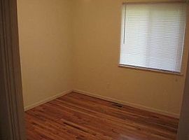  5 Metroview Ct, Ann Arbor, Mi 48108 3 Beds 1 Bath 864 Sqft in Ann Arbor, MI (Photo 3 of 8)