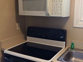  1040 Oregon Blvd, Waterford, Mi 48327 2 Beds 1 Bath 902 Sqft in Waterford, MI (Photo 3 of 6)