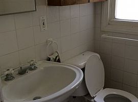  1040 Oregon Blvd, Waterford, Mi 48327 2 Beds 1 Bath 902 Sqft in Waterford, MI (Photo 4 of 6)