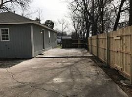 Move in Ready 3bdr++ Lots of Natural Light in Fort Worth, TX (Photo 2 of 3)