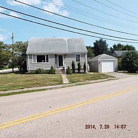 Cape Style Home in Excellent Condition with a Garage in Newport, RI