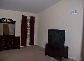 Immaculately 3bedrms 2baths/2car Attached Garage with Garage Do in Amelia, OH (Photo 3 of 10)
