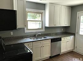  1924 Hadley Rd, Raleigh, Nc 27610 3 Beds 1 Bath 1,000 Sqft in Raleigh, NC (Photo 3 of 7)