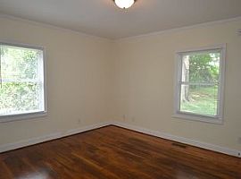  1528 Kimberly Rd, Charlotte, Nc 28208 2 Beds 1 Bath 840 Sqft in Charlotte, NC (Photo 4 of 7)