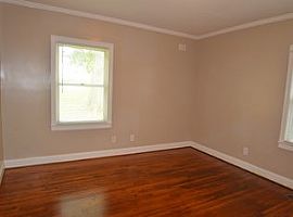  1528 Kimberly Rd, Charlotte, Nc 28208 2 Beds 1 Bath 840 Sqft in Charlotte, NC (Photo 6 of 7)