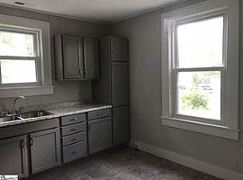  126 Somerset St, Greenville, Sc 29611 2 Beds 1 Bath -- Sqft in Greenville, SC (Photo 5 of 7)