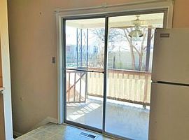  1806 Westmoorland Way, Lyndon, Ky 40242 3 Beds 1 Bath 1,075 Sq in Lyndon, KY (Photo 2 of 8)