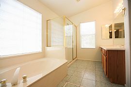 4 Bed, 2600 Sqft, $1,300 in Phoenix, AZ (Photo 10 of 12)