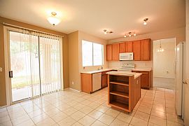 4 Bed, 2600 Sqft, $1,300 in Phoenix, AZ (Photo 3 of 12)