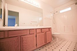 4 Bed, 2600 Sqft, $1,300 in Phoenix, AZ (Photo 9 of 12)