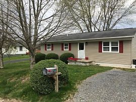 62 Chapel Rd, Fayetteville, Wv 25840 in Fayetteville, WV