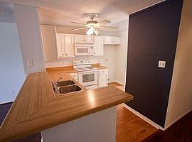 2 Beds 2 Baths in Houston, TX (Photo 2 of 4)