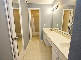 2 Beds 2 Baths in Houston, TX (Photo 4 of 4)