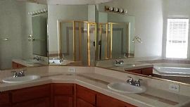 Charming Quaint 3 Bedrooms, 2 Baths/2 Car Garage in Fresno, CA (Photo 7 of 12)