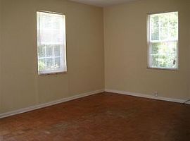  2014 Holt Dr, Columbia, Sc 29205 2 Beds 1 Bath 816 Sqft in Columbia, SC (Photo 2 of 5)