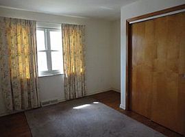  412 N Wilson Ave, Morehead, Ky 40351 3 Beds 2 Baths 1,620 Sqft in Morehead, KY (Photo 2 of 3)