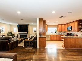 Furnished 4 Beds 3.5 Baths  in Irvine, CA (Photo 8 of 12)