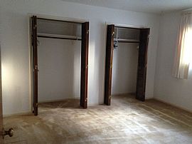 Cozy Three Bedroom with Extra Storage, Big Walking Closet in Menlo Park, CA (Photo 4 of 8)