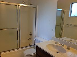 Cozy Three Bedroom with Extra Storage, Big Walking Closet in Menlo Park, CA (Photo 8 of 8)