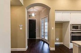 Furnished 4 Beds 3.5 Baths  in Santa Ana, CA (Photo 2 of 12)