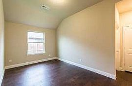 Furnished 4 Beds 3.5 Baths  in Santa Ana, CA (Photo 9 of 12)