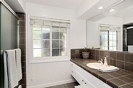 Furnished 4 Beds 3.5 Baths  in Santa Ana, CA (Photo 3 of 12)