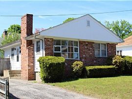 14 Madison St, Warwick, Ri 02888 2 Beds 1 Bath 768 Sqft in Warwick, RI