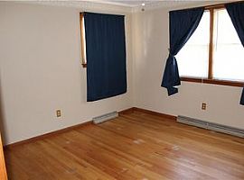 14 Madison St, Warwick, Ri 02888 2 Beds 1 Bath 768 Sqft in Warwick, RI (Photo 2 of 8)