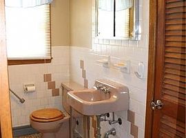 14 Madison St, Warwick, Ri 02888 2 Beds 1 Bath 768 Sqft in Warwick, RI (Photo 8 of 8)