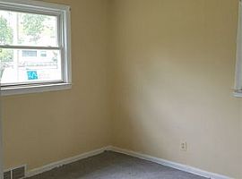 1377 Woodland Dr, Inkster, Mi 48141 3 Beds 1 Bath 1,400 Sqft in Inkster, MI (Photo 2 of 10)