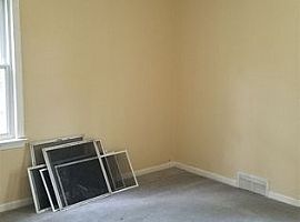 1377 Woodland Dr, Inkster, Mi 48141 3 Beds 1 Bath 1,400 Sqft in Inkster, MI (Photo 6 of 10)