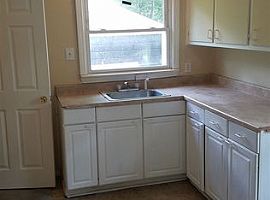 1377 Woodland Dr, Inkster, Mi 48141 3 Beds 1 Bath 1,400 Sqft in Inkster, MI (Photo 8 of 10)