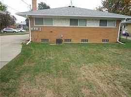 35247 Weideman St, Clinton Township, Mi 48035 3 Beds 1.5 Baths in Clinton Township, MI (Photo 2 of 9)