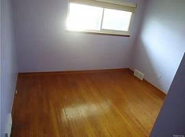 35247 Weideman St, Clinton Township, Mi 48035 3 Beds 1.5 Baths in Clinton Township, MI (Photo 4 of 9)