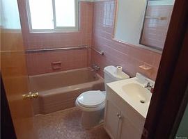 35247 Weideman St, Clinton Township, Mi 48035 3 Beds 1.5 Baths in Clinton Township, MI (Photo 7 of 9)