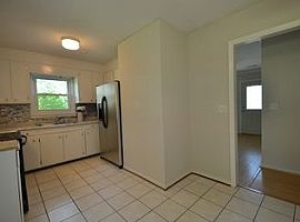 137 Red Cedar Dr, Goose Creek, Sc 29445 3 Beds 1 Bath 929 Sqft in Goose Creek, SC (Photo 5 of 6)