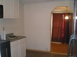  261 W Iredell Ave, Mooresville, Nc 28115 3 Beds 2.5 Baths 1,85 in Mooresville, NC (Photo 2 of 4)