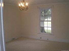  261 W Iredell Ave, Mooresville, Nc 28115 3 Beds 2.5 Baths 1,85 in Mooresville, NC (Photo 3 of 4)