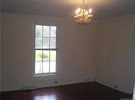  261 W Iredell Ave, Mooresville, Nc 28115 3 Beds 2.5 Baths 1,85 in Mooresville, NC (Photo 4 of 4)