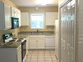 847 Burnside Dr, Columbia, Sc 29209 3 Beds 2 Baths 1,150 Sqft in Columbia, SC (Photo 6 of 7)