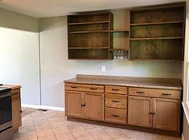 980 Tearose Dr, Lexington, Ky 40504 3 Beds 1 Bath 995 Sqft in Lexington, KY (Photo 5 of 8)