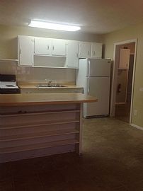 6402 Mercury Dr, Louisville, Ky 40291 4 Beds 2 Baths 1,400 Sqft in Louisville, KY (Photo 5 of 8)