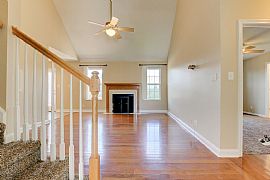 3492 Sandpiper Dr, Clarksville, Tn 37042 3 Beds 2 Baths 1,555 S in Clarksville, TN (Photo 3 of 11)