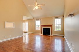 3492 Sandpiper Dr, Clarksville, Tn 37042 3 Beds 2 Baths 1,555 S in Clarksville, TN (Photo 4 of 11)