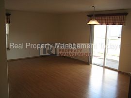 Single Family Home in Puyallup, WA (Photo 4 of 6)