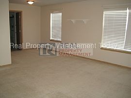 Single Family Home in Puyallup, WA (Photo 6 of 6)